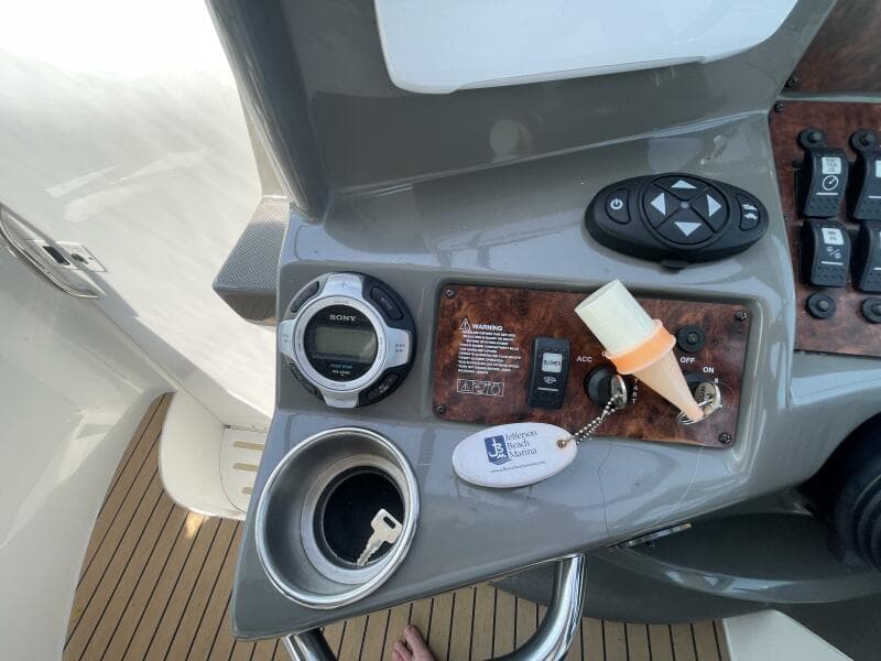 2013 Rinker 310 Express Cruiser