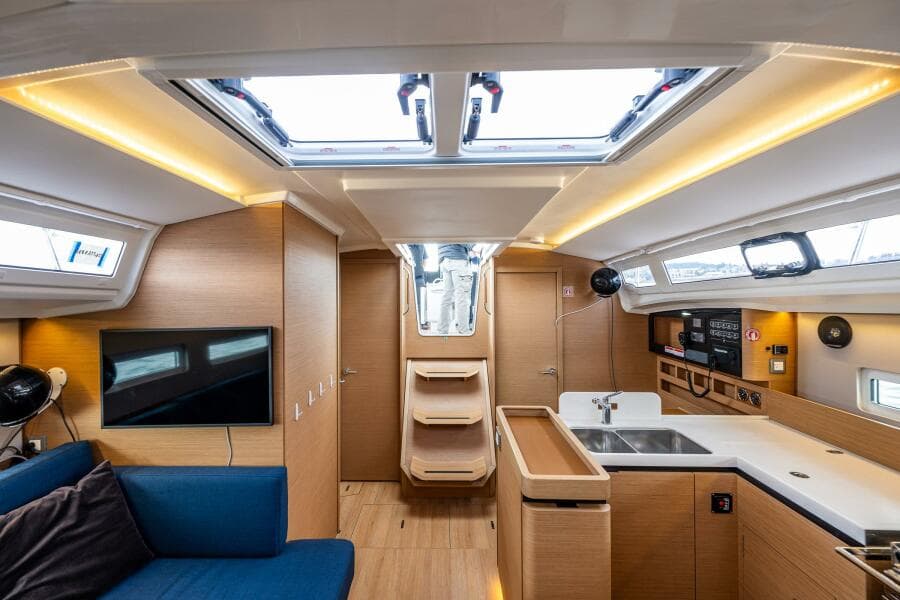 2022 Jeanneau Sun Odyssey 410
