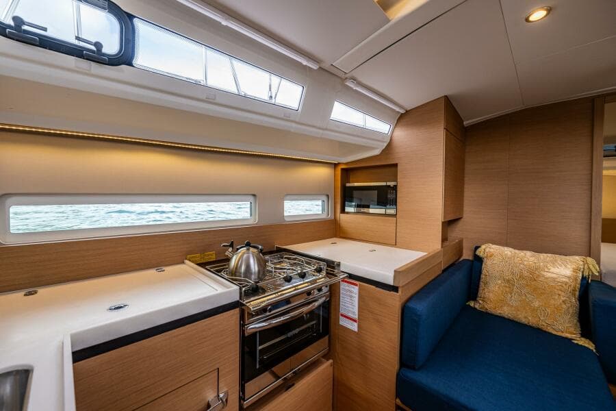 2022 Jeanneau Sun Odyssey 410