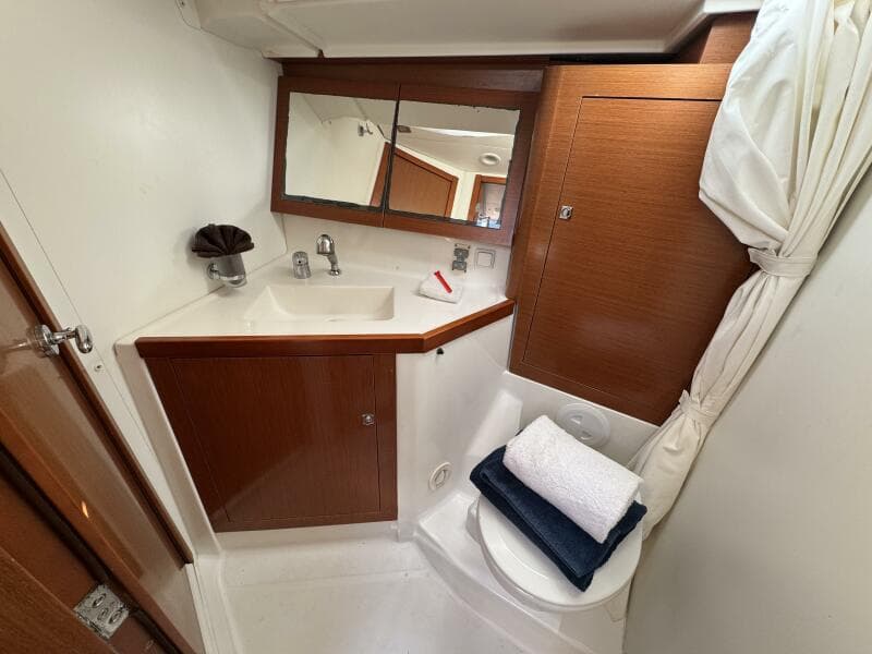 2016 Beneteau Oceanis 45