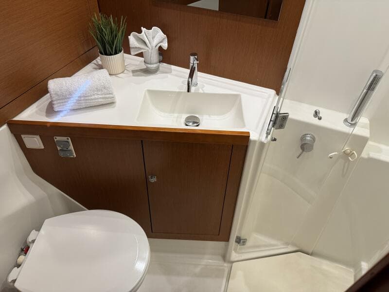 2016 Beneteau Oceanis 45