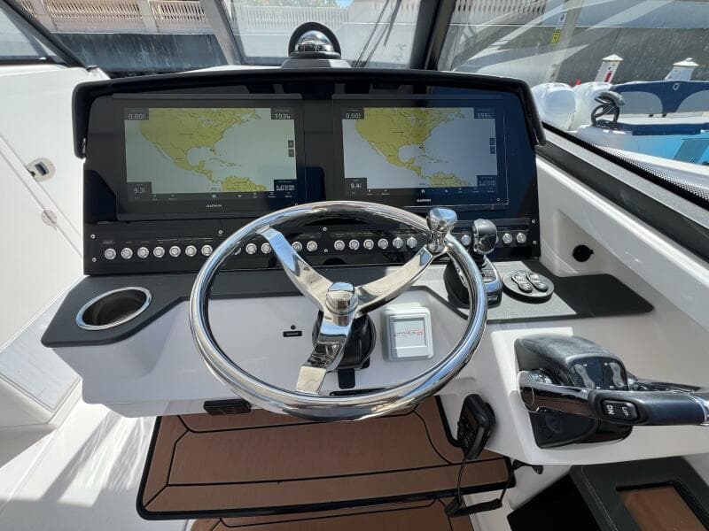 2019 Everglades 340 Dual Console-Helm 