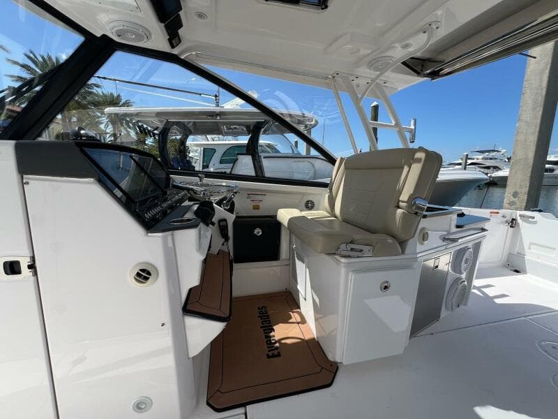 2019 Everglades 340 Dual Console-Helm 