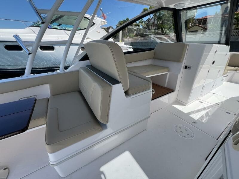 2019 Everglades 340 Dual Console- Helm Seating 