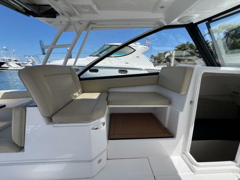 2019 Everglades 340 Dual Console- Helm Seating 