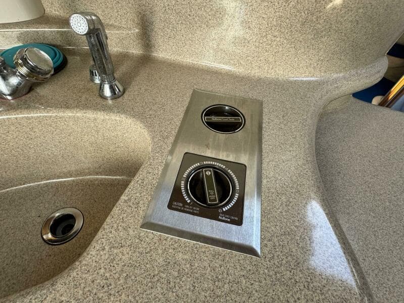 1997 Sea Ray 450 Sundancer