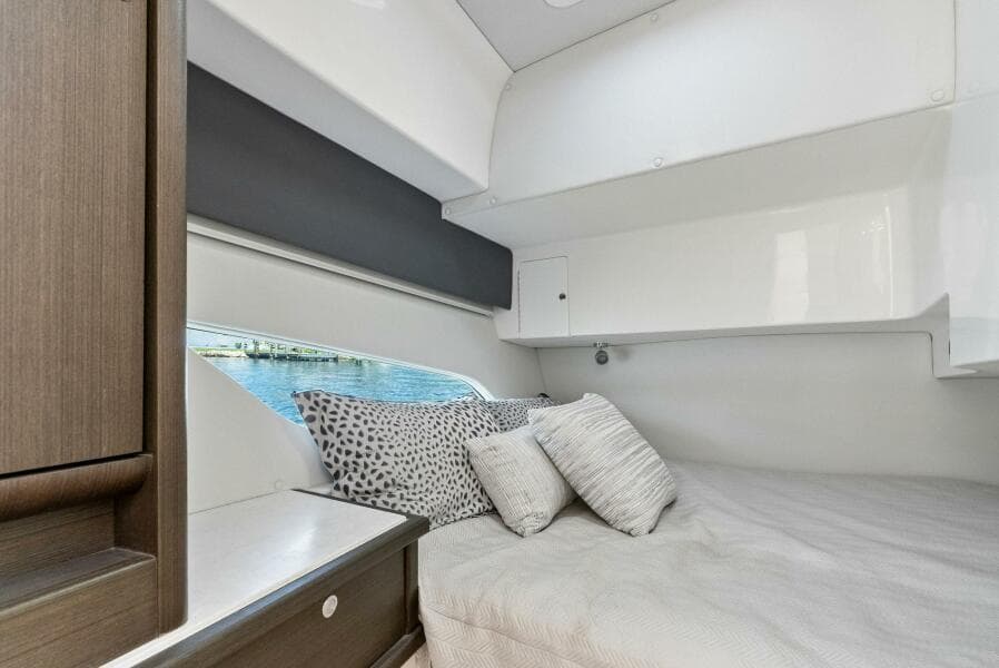 2022 Intrepid 438 Evolution