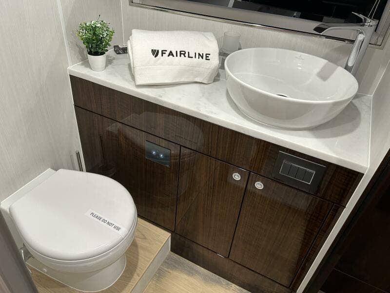 2024 Fairline Squadron 68