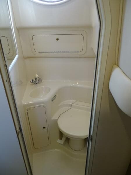 2001 Sea Ray 410 Sundancer bathroom with compact design and white fixtures.