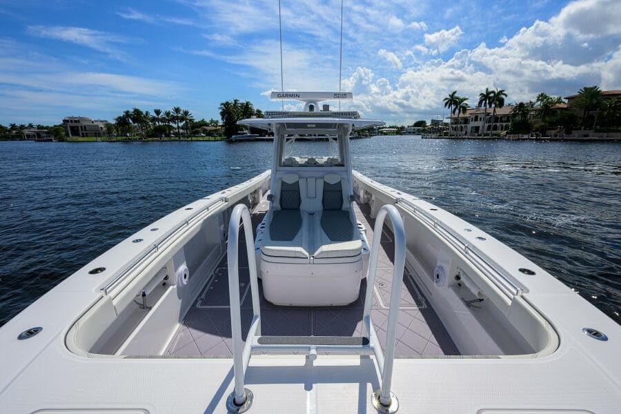 Invincible 46 Argento II - Exterior Bow