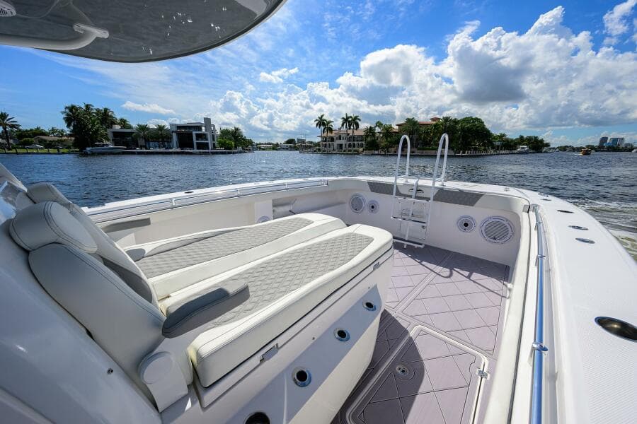 Invincible 46 Argento II - Exterior Bow