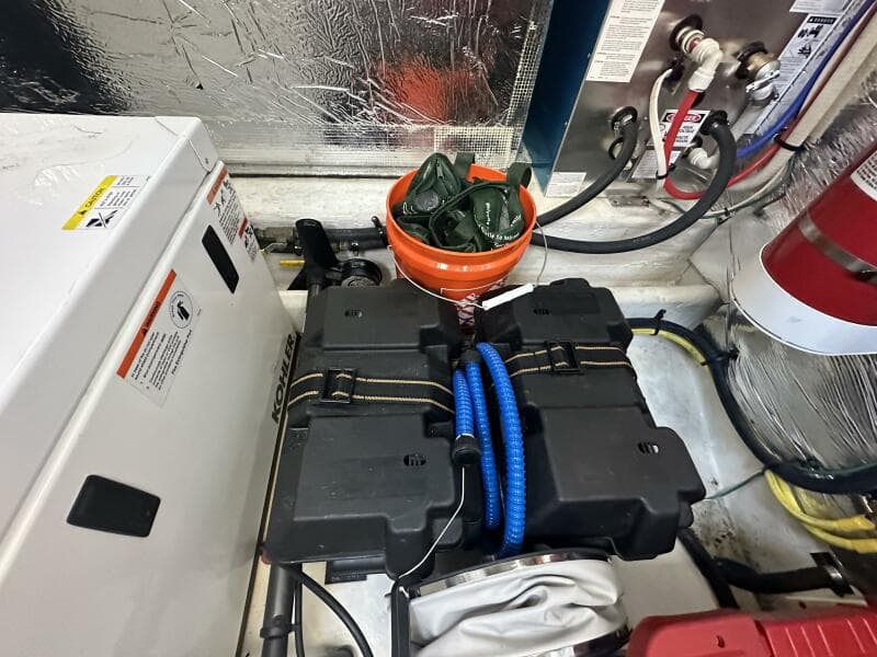 2017 Cruisers Yachts 390 Express Coupe