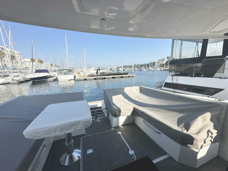 2017 Cruisers Yachts 390 Express Coupe