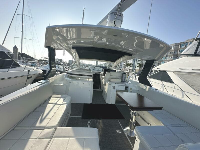 2017 Cruisers Yachts 390 Express Coupe