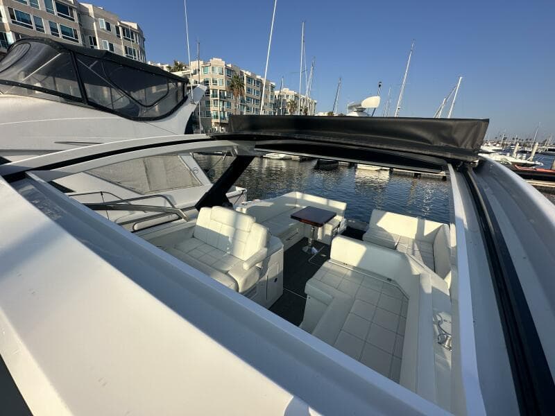 2017 Cruisers Yachts 390 Express Coupe