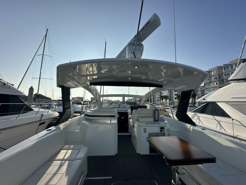 2017 Cruisers Yachts 390 Express Coupe