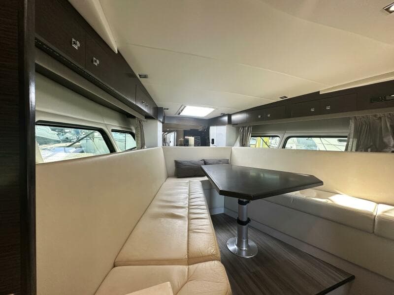 2017 Cruisers Yachts 390 Express Coupe