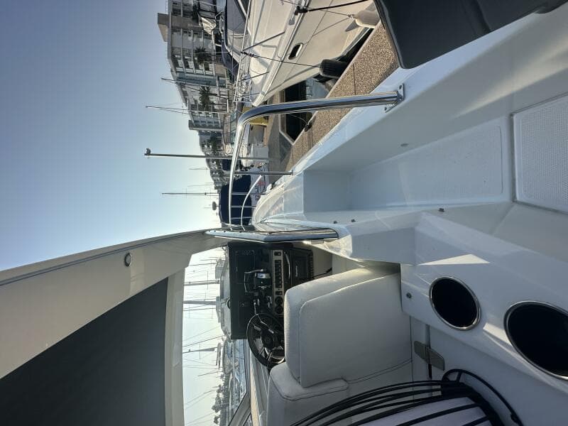 2017 Cruisers Yachts 390 Express Coupe