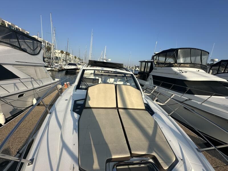 2017 Cruisers Yachts 390 Express Coupe