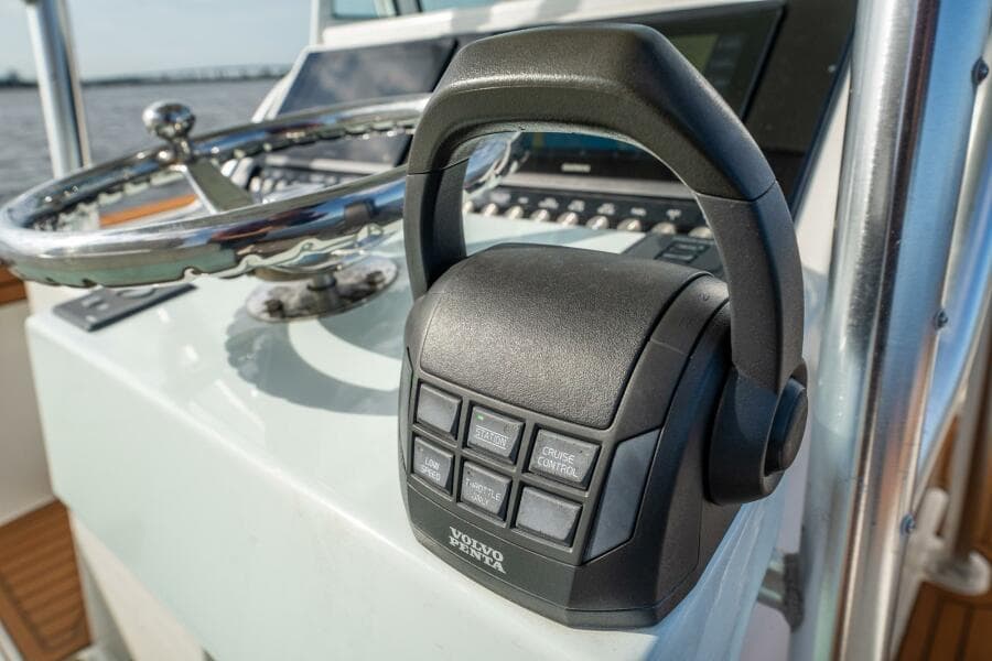 2009 Bimini 24 Center Console