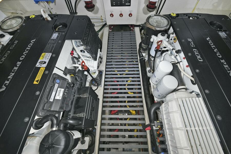 2015 Tiara Yachts C44 Coupe