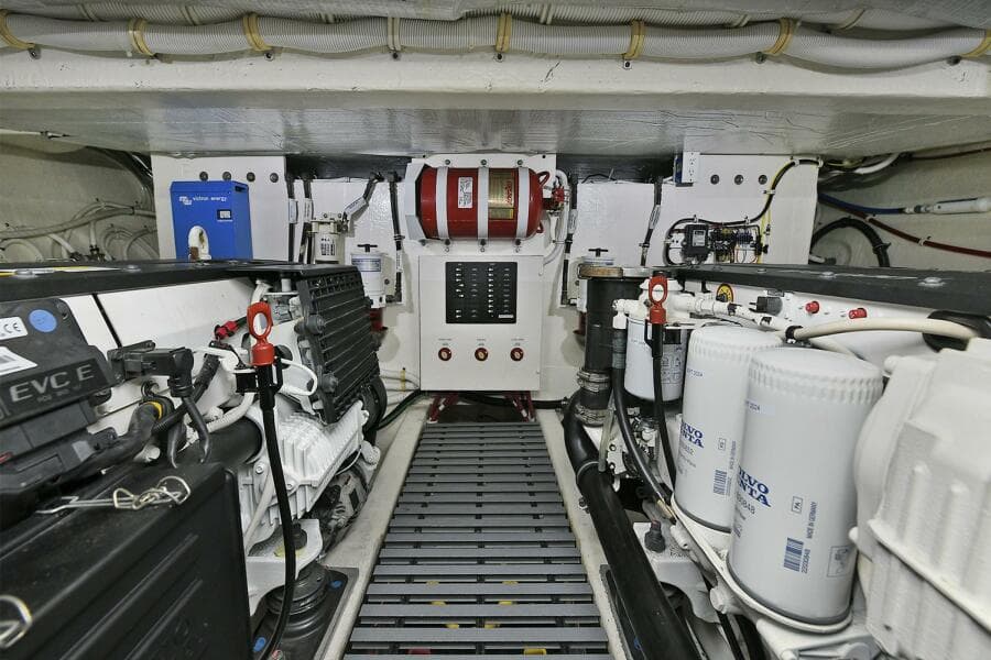 2015 Tiara Yachts C44 Coupe