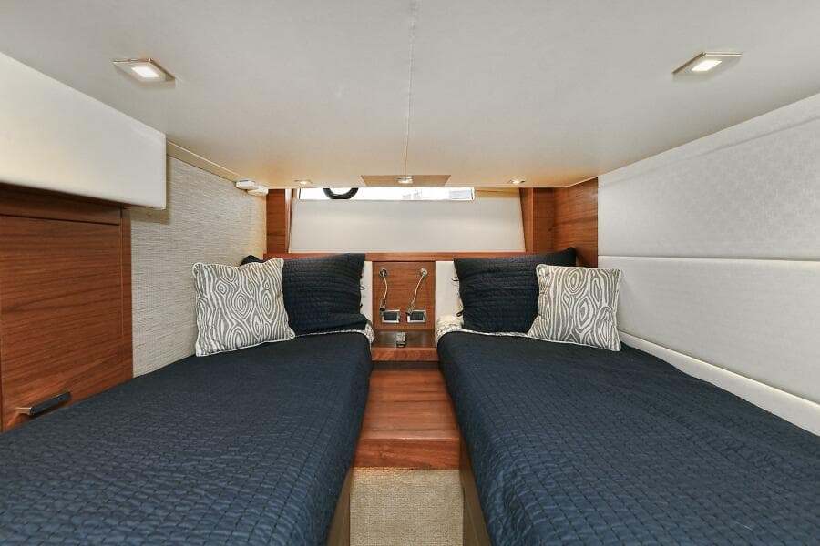 2015 Tiara Yachts C44 Coupe