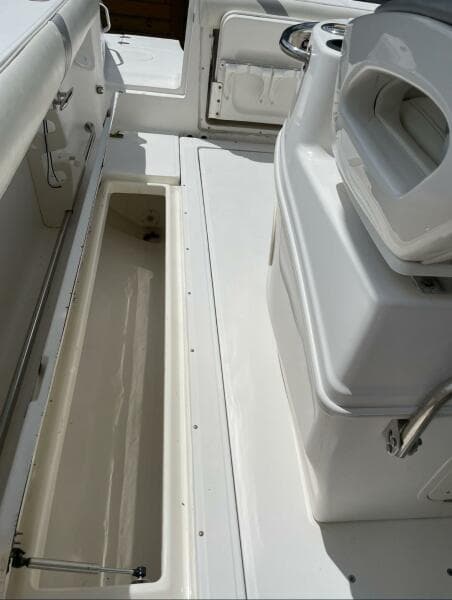 2005 Boston Whaler 320 Outrage