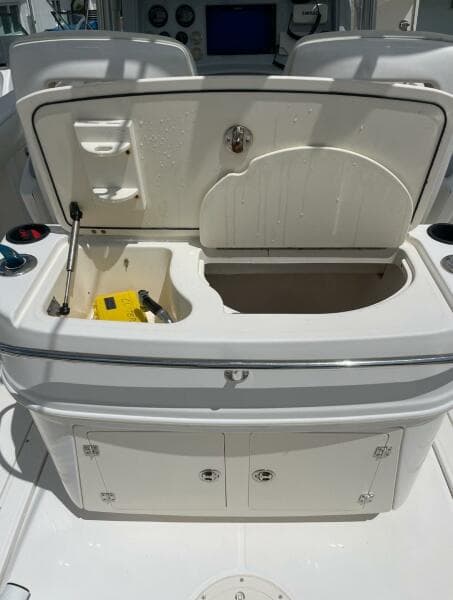 2005 Boston Whaler 320 Outrage