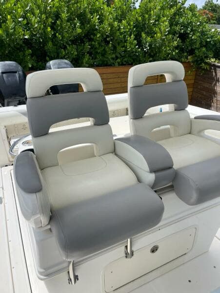 2005 Boston Whaler 320 Outrage