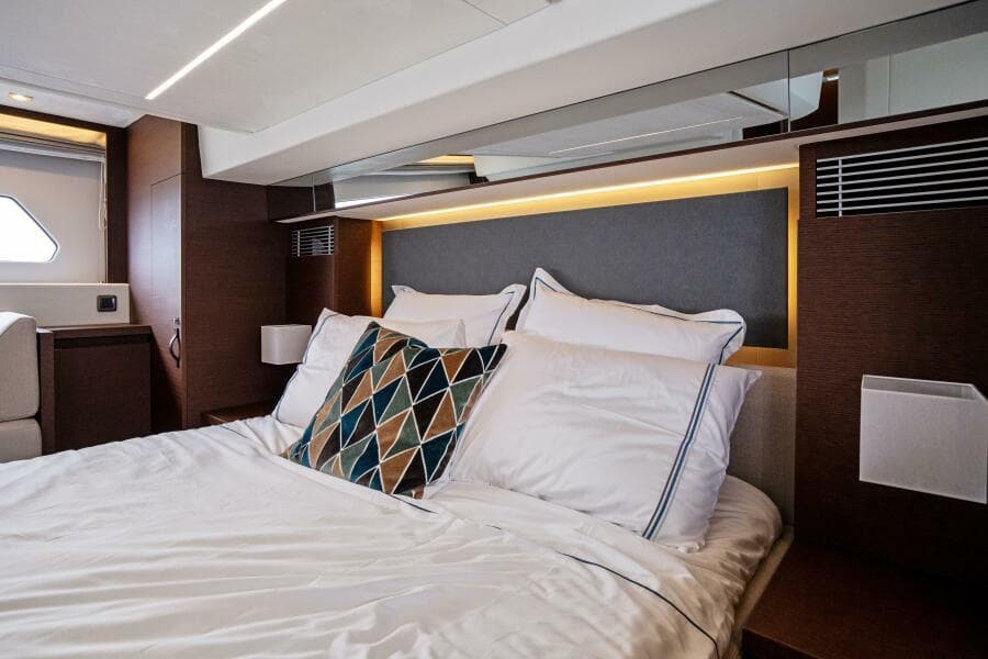 2024 46 Prestige Flybridge -Master Stateroom