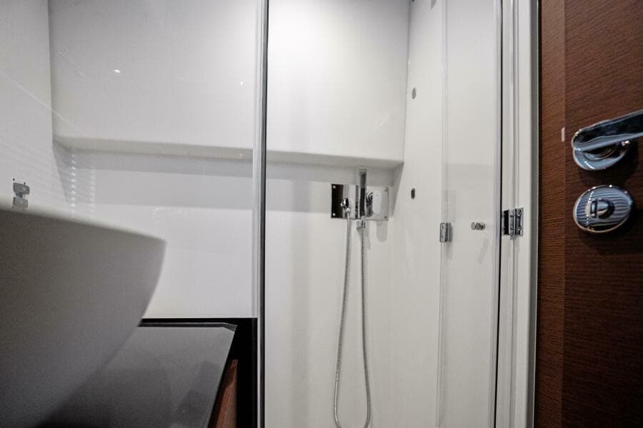 2024 46 Prestige Flybridge -VIP Stateroom Head