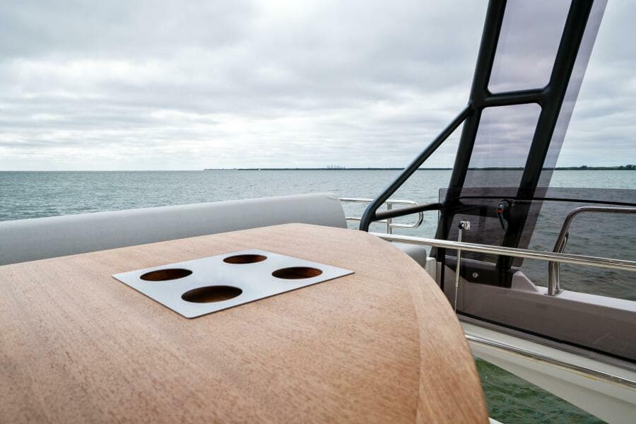 2024 46 Prestige Flybridge -Flybridge