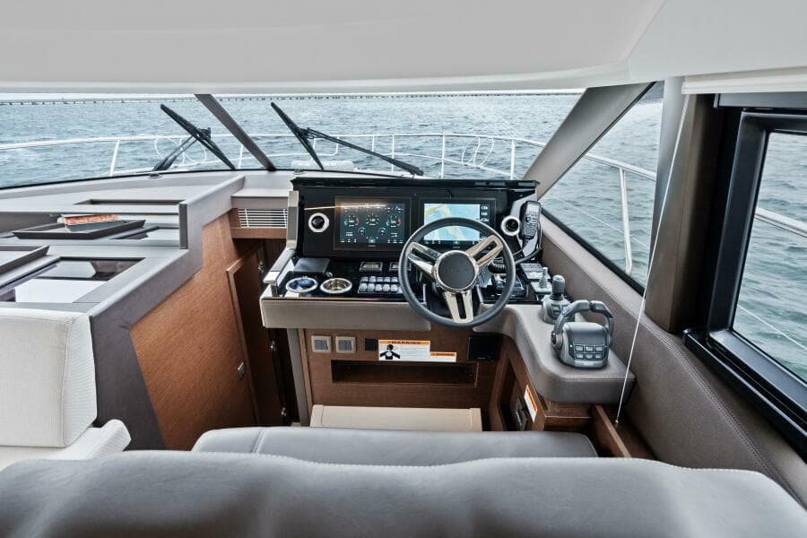 2024 46 Prestige Flybridge -Lower Helm