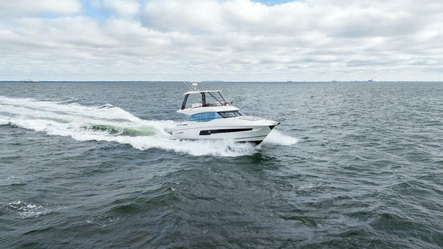 2024 46 Prestige Flybridge -Running Profile