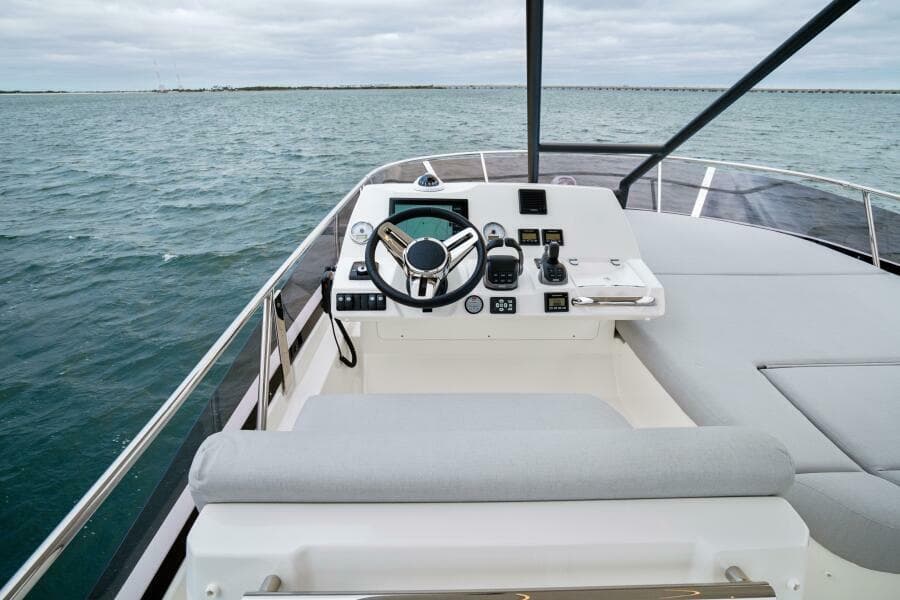 2024 46 Prestige Flybridge -Flybridge