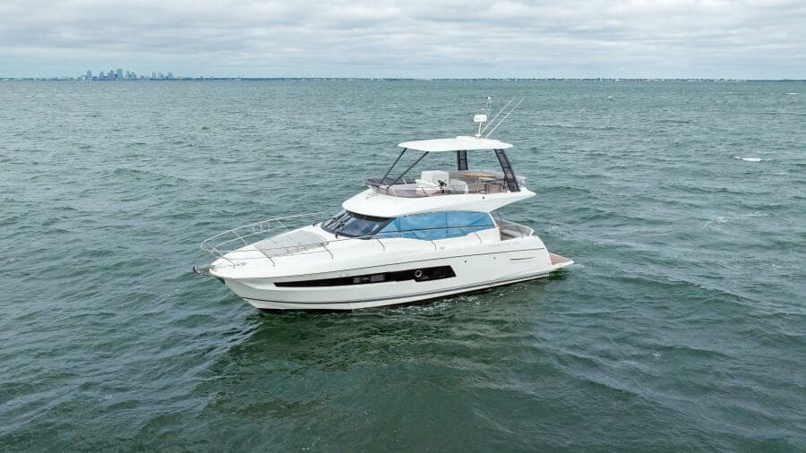 2024 46 Prestige Flybridge -Profile