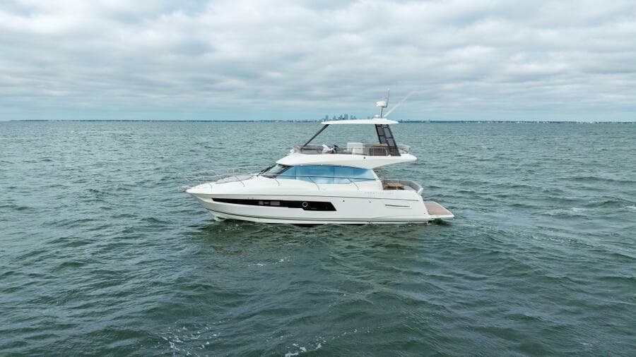 2024 46 Prestige Flybridge -Profile