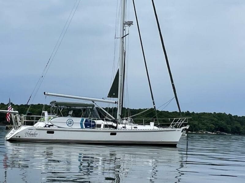 2021 Hylas 46