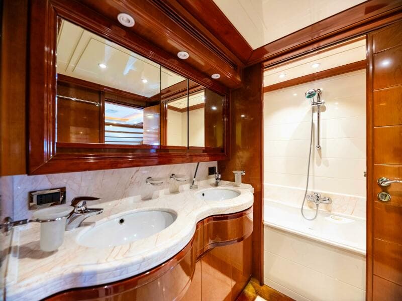 2005 Custom Line Custom Line 112