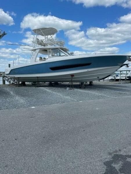 2017 Boston Whaler Outrage