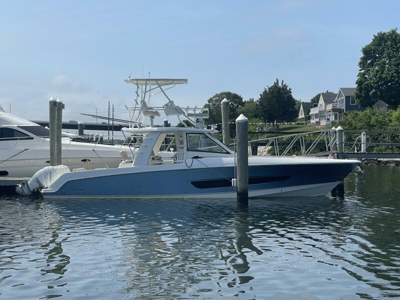 2017 Boston Whaler Outrage