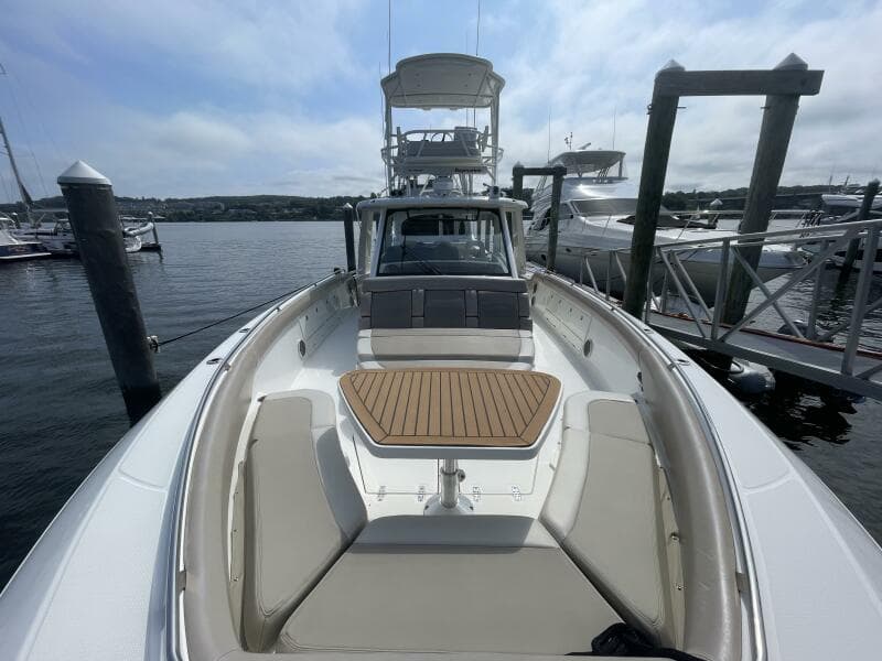 2017 Boston Whaler Outrage