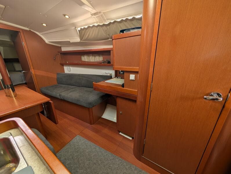 2015 Beneteau Oceanis 37 Platinum