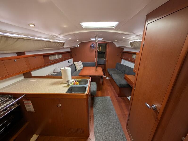 2015 Beneteau Oceanis 37 Platinum