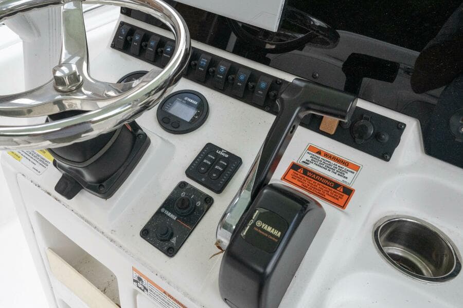 2017 Sea Hunt 225 Ultra