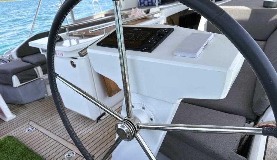 12 Cockpit Beneteau 461 2020