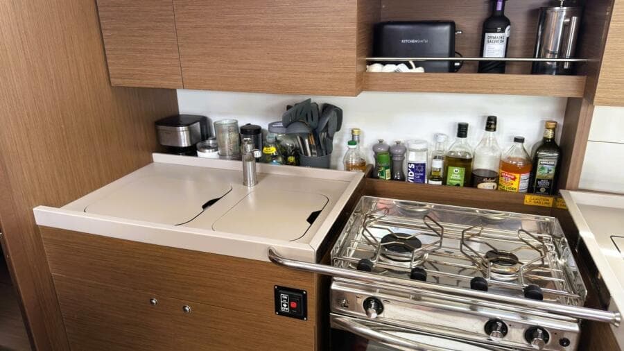36 Galley Beneteau 461 2020