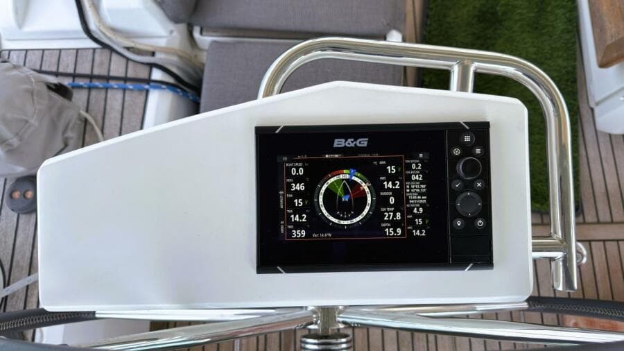 51 Nav Elect Cockpit Beneteau 461 2020