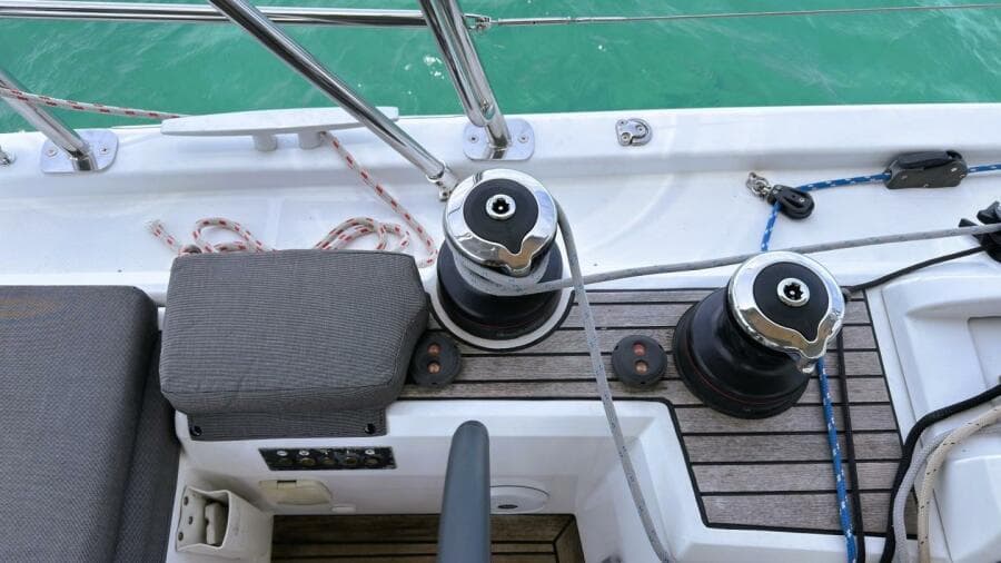 15 Cockpit Beneteau 461 2020